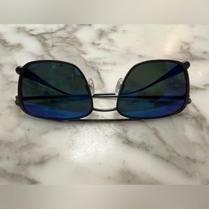 Maui Jim sunglasses blue lens in near perfect condition.Ebb and flow blue Hawaii